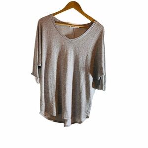 Tresics Short Sleeve V-Neck Top, Gray Size: S